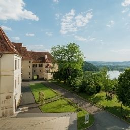 Vue Schloss Seggau Fotos