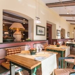 Salle du petit-déjeuner située dans le restaurant Zur Krone Landhotel Fotos