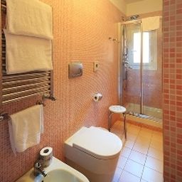 Bathroom Roman Terrace Guest House Fotos