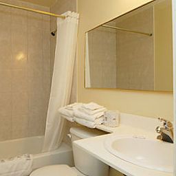 Cuarto de baño Niagara Lodge & Suites Fotos