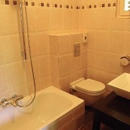 Badezimmer Hôtel Les Esparrus Fotos