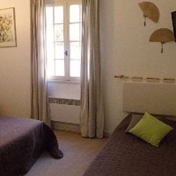 Zimmer Hôtel Les Esparrus Fotos