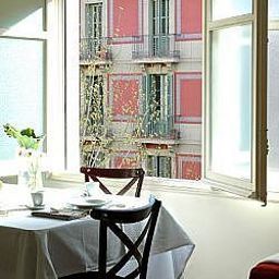 Salle du petit-déjeuner située dans le restaurant AinB B&B Eixample - Muntaner Fotos