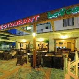 Salle du petit-déjeuner située dans le restaurant Lofos apartments Fotos