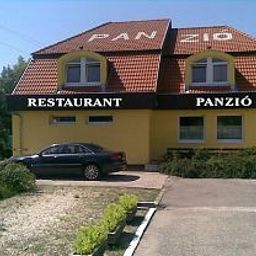 Фасад Romantik Panzió Étterem Fotos