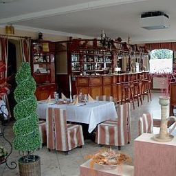 Ресторан Romantik Panzió Étterem Fotos