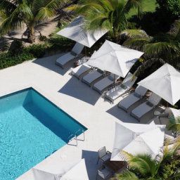Exterior view Cotton Tree Fotos