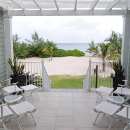 Exterior view Cotton Tree Fotos