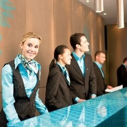 Reception Motel One Fotos