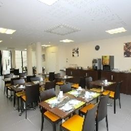 Salle du petit-déjeuner située dans le restaurant All Suites Appart Hôtel Pau Fotos