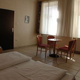 Chambre Pension Fünfhaus Fotos