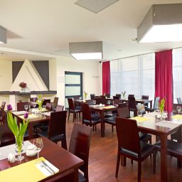 Sala de desayuno en el restaurante Focus Fotos