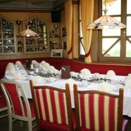 Sala de desayuno en el restaurante Wanderhotel Gasthof Schweizerhaus Fotos