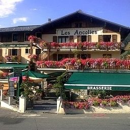 Widok zewnętrzny Les Ancolies Logis Fotos