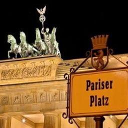  LebensQuelle am Checkpoint Charlie Fotos
