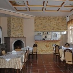 Salle du petit-déjeuner située dans le restaurant Imperial pansionat Fotos