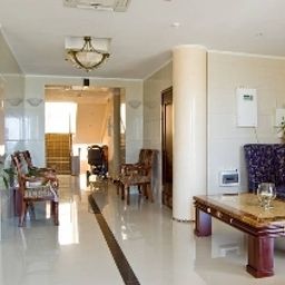 Halle Lazurniy Fotos