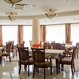 Frühstücksraum im Restaurant Lazurniy Fotos