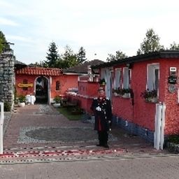 Фасад Pension Hollyday Die grüne Oase Fotos