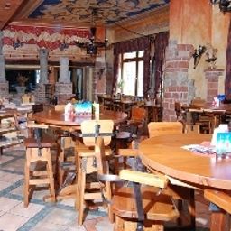 Sala de desayuno en el restaurante Lužan Fotos