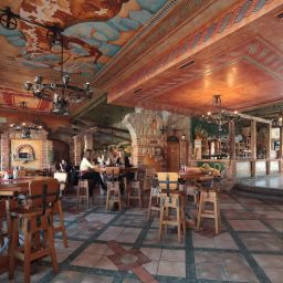 Sala de desayuno en el restaurante Lužan Fotos