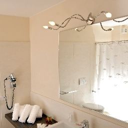 Salle de bains Rosso Frizzante Fotos