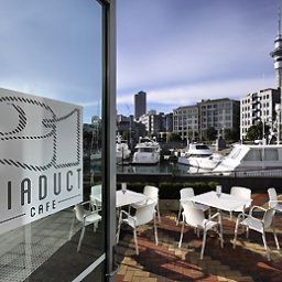 Salle du petit-déjeuner située dans le restaurant Sofitel Auckland Viaduct Harbour Fotos