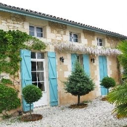Vue extérieure Chateau Rousselle Chambres d'hotes Fotos