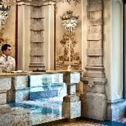 Холл Chateau Monfort Fotos