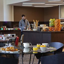 Salle du petit-déjeuner située dans le restaurant Novotel Lyon Confluence Fotos