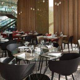 Salle du petit-déjeuner située dans le restaurant Novotel Lyon Confluence Fotos
