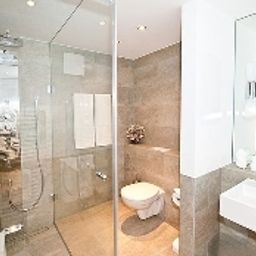 Badezimmer Alpenvilla Berchtesgaden Suitehotel garni Fotos