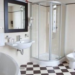 Bathroom Europa Royale Bucharest Fotos