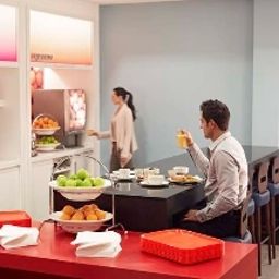 Sala colazione nel ristorante Hampton by Hilton Swinoujscie Fotos