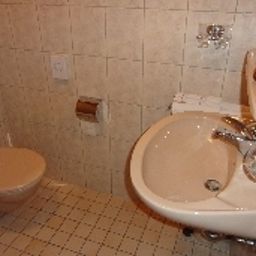 Bathroom Zur Linde Gasthaus Fotos