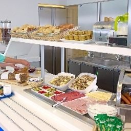 Buffet ibis budget Warszawa Reduta Fotos