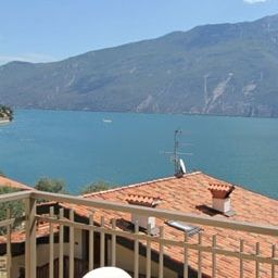 Vista esterna Augusta Garnì Fotos