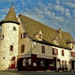 Außenansicht De la Tour Logis Fotos