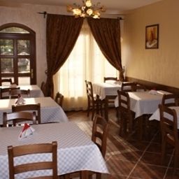 Sala colazione nel ristorante Pensiunea Normandia Fotos