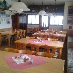 Salle du petit-déjeuner située dans le restaurant Stanek Gasthof & Pension Fotos